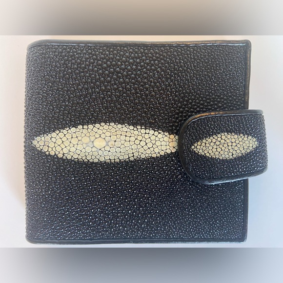 Genuine Stingray Skin Bifold Wallet with Magnetic Clasp Made in Thailand